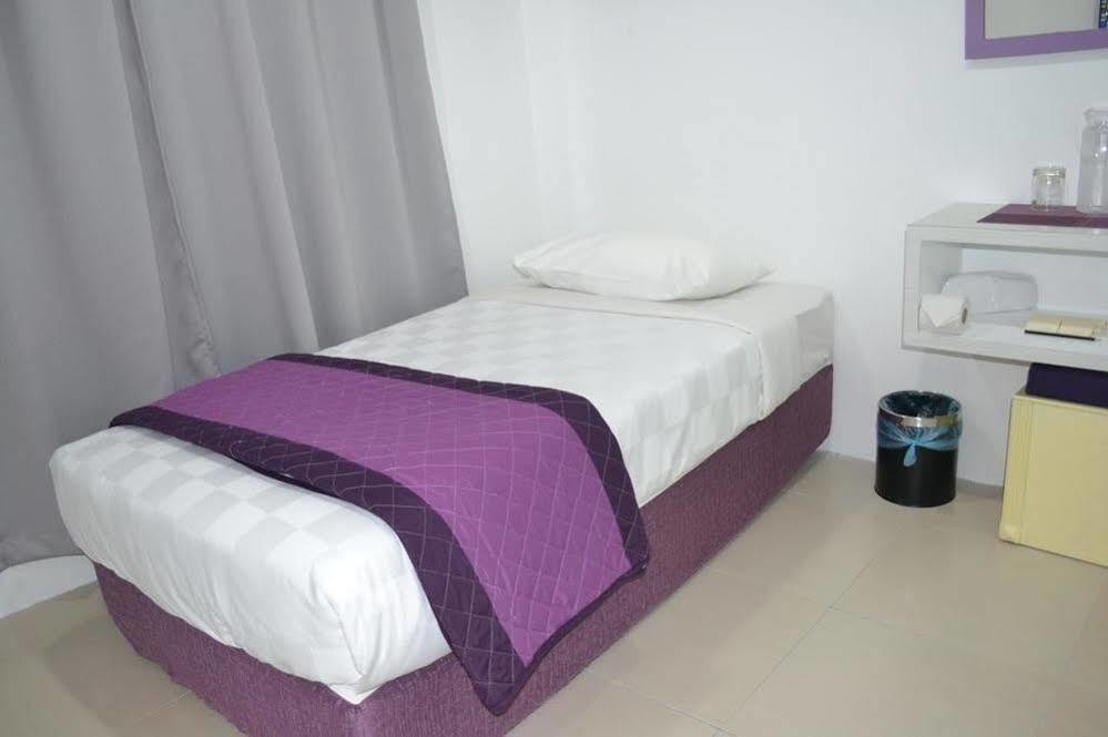 Lavender Hotel Teluk Intan Exterior foto